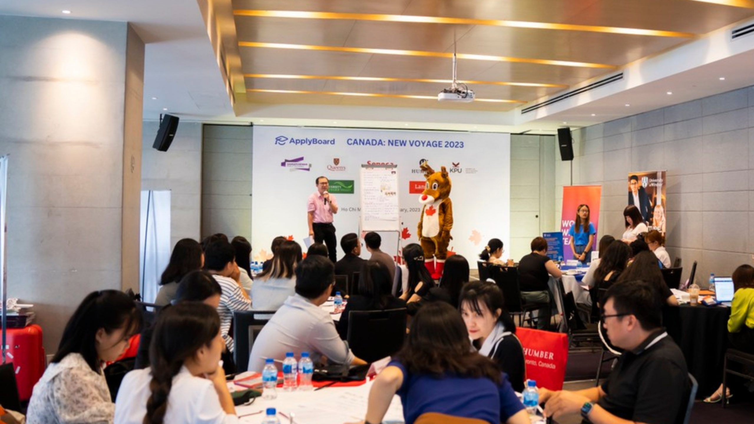 Các phụ huynh tham gia hội thảo Du học Canada
